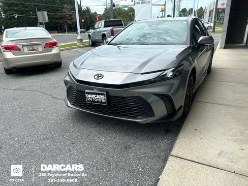 Used 2026 Toyota Camry SE w/ Convenience Package FWD image 1