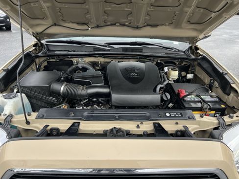 Used 2017 Toyota Tacoma TRD Off-Road w/ Tow Package image 25