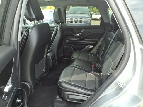 Used 2022 Lincoln Corsair AWD w/ Premium Package image 9