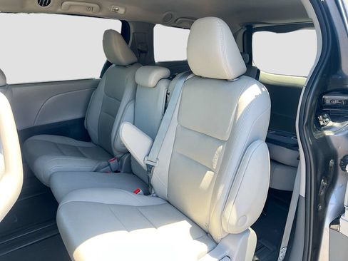 Used 2020 Toyota Sienna XLE FWD image 22