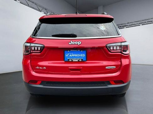 Used 2019 Jeep Compass Latitude w/ Popular Equipment Group AWD/4WD image 6
