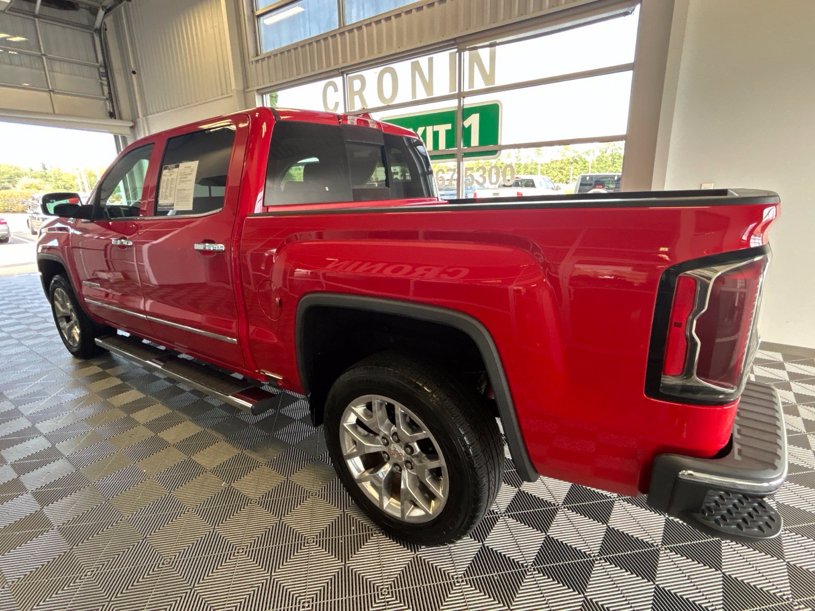 Used 2017 GMC Sierra 1500 SLT w/ SLT Premium Package AWD/4WD image 5