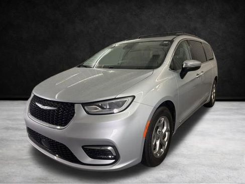 Used 2023 Chrysler Pacifica Limited FWD image 4