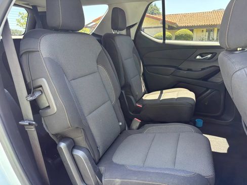 Used 2018 Chevrolet Traverse LT FWD image 12