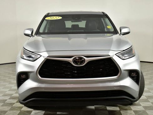 Certified 2022 Toyota Highlander LE image 5