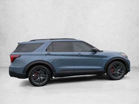 Used 2025 Ford Explorer ST image 4