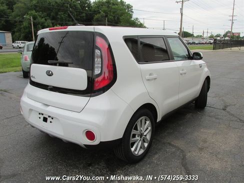 Used 2019 Kia Soul + image 6