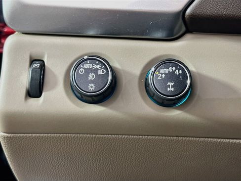 Used 2019 Chevrolet Tahoe LT w/ LT Signature Package AWD/4WD image 17