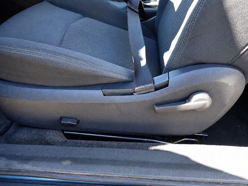 Used 2010 Chrysler Sebring Touring FWD image 10