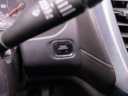 Used 2023 GMC Acadia SLT image 30