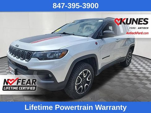 Used 2025 Jeep Compass Trailhawk AWD/4WD image 3