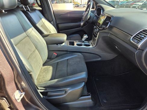 Used 2020 Jeep Grand Cherokee Laredo w/ Laredo X Package RWD image 19