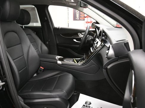 Used 2021 Mercedes-Benz GLC 300 4MATIC image 29