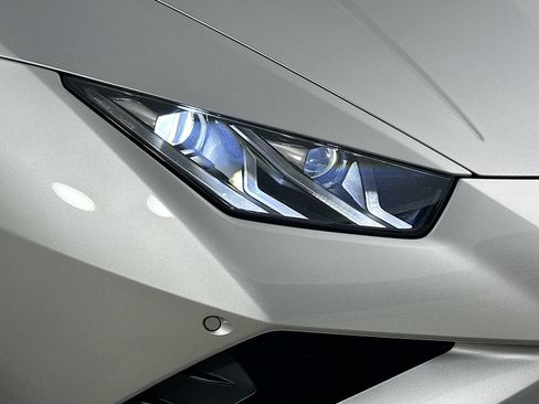 Used 2023 Lamborghini Huracan EVO RWD image 9
