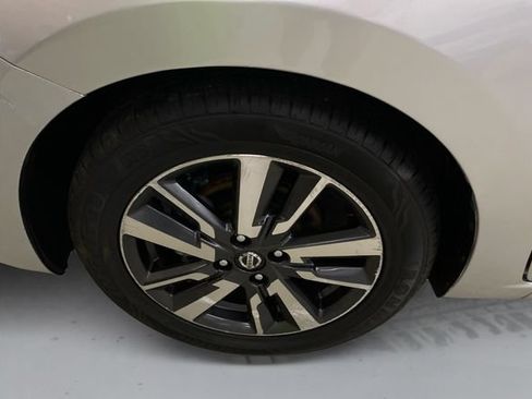 Used 2021 Nissan Versa SV FWD image 18