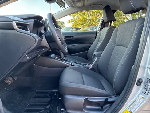 Used 2025 Toyota Corolla LE FWD image 10