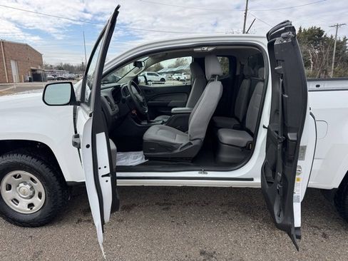 Used 2017 Chevrolet Colorado W/T image 10