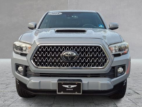 Used 2018 Toyota Tacoma TRD Sport AWD/4WD image 2