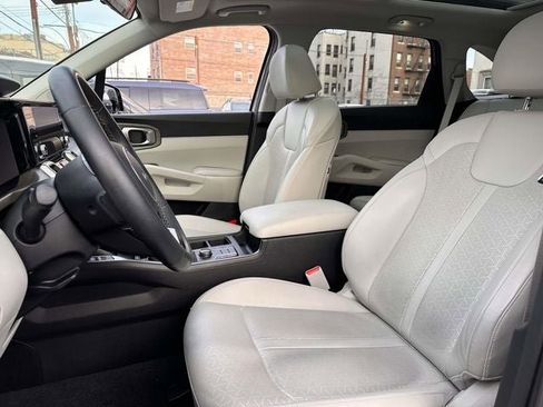 Used 2023 Kia Sorento S w/ Panoramic Sunroof Package image 19