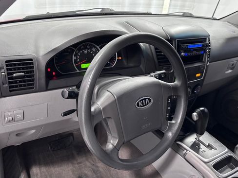 Used 2009 Kia Sorento LX RWD image 9