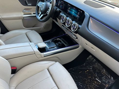 Used 2022 Mercedes-Benz GLA 250 w/ Premium Package Lite image 19
