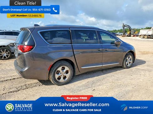 Used 2017 Chrysler Pacifica Touring-L Plus FWD image 4