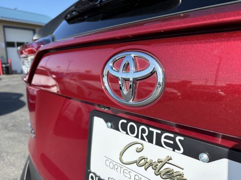 Used 2020 Toyota RAV4 LE AWD/4WD image 10