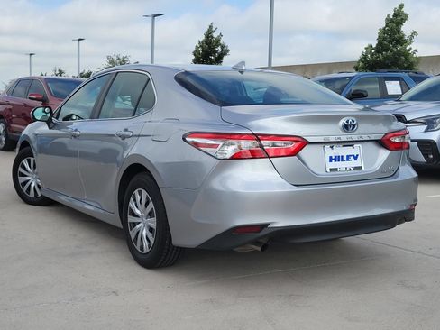 Used 2020 Toyota Camry LE FWD image 3