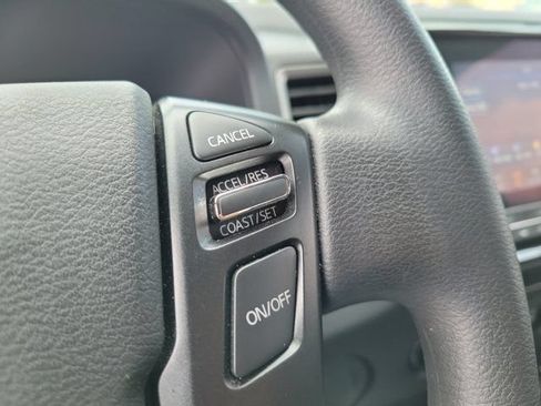 Used 2024 Nissan Frontier SV RWD image 17