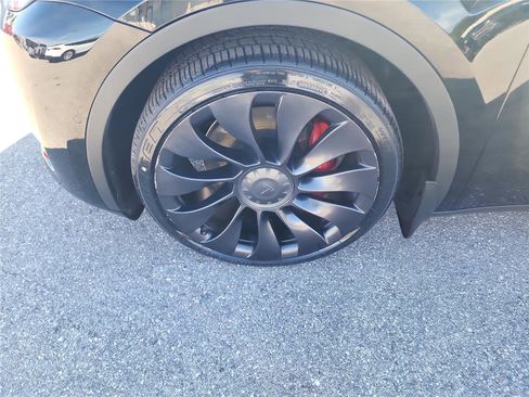 Used 2022 Tesla Model Y Performance image 9