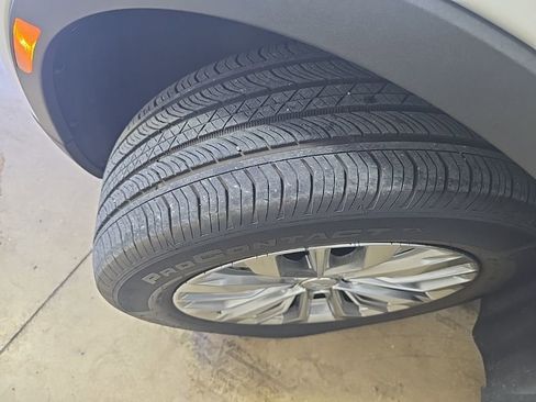 Certified 2024 Cadillac XT4 Premium Luxury image 17