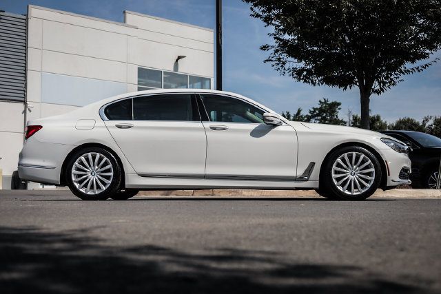 Used 2017 BMW 740i RWD image 11