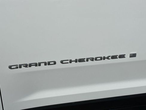 Used 2025 Jeep Grand Cherokee L Limited w/ Luxury Tech Group II image 34