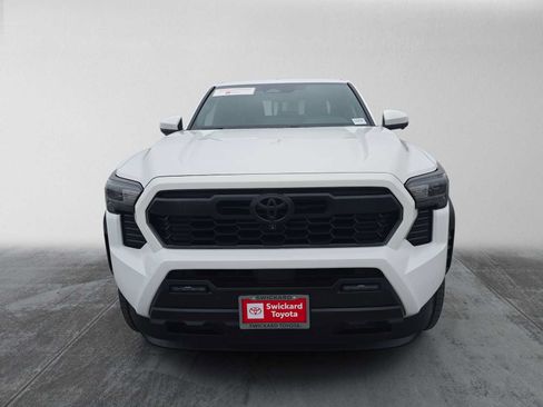 Certified 2025 Toyota Tacoma TRD Off-Road AWD/4WD image 8
