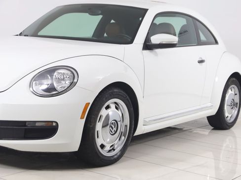 Used 2016 Volkswagen Beetle 1.8T Classic FWD image 46