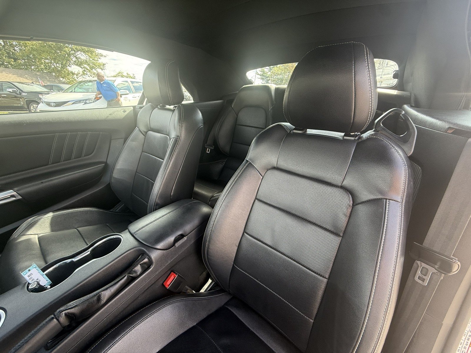 Used 2022 Ford Mustang Premium RWD image 10