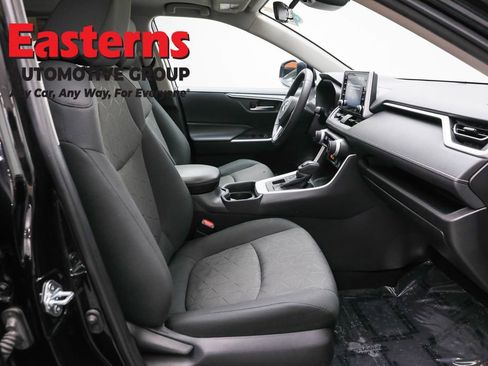 Used 2021 Toyota RAV4 XLE w/ Convenience Package image 24