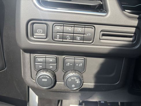 Used 2022 Chevrolet Tahoe Z71 w/ Luxury Package AWD/4WD image 19