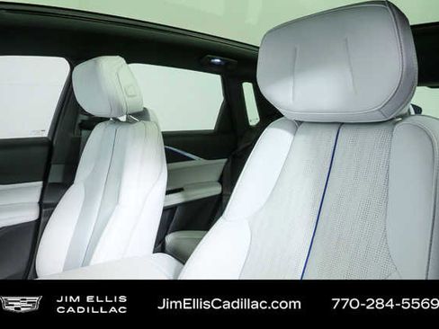 Used 2024 Cadillac Lyriq Luxury AWD/4WD image 5