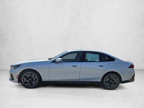 Used 2026 BMW 530i xDrive AWD/4WD image 7
