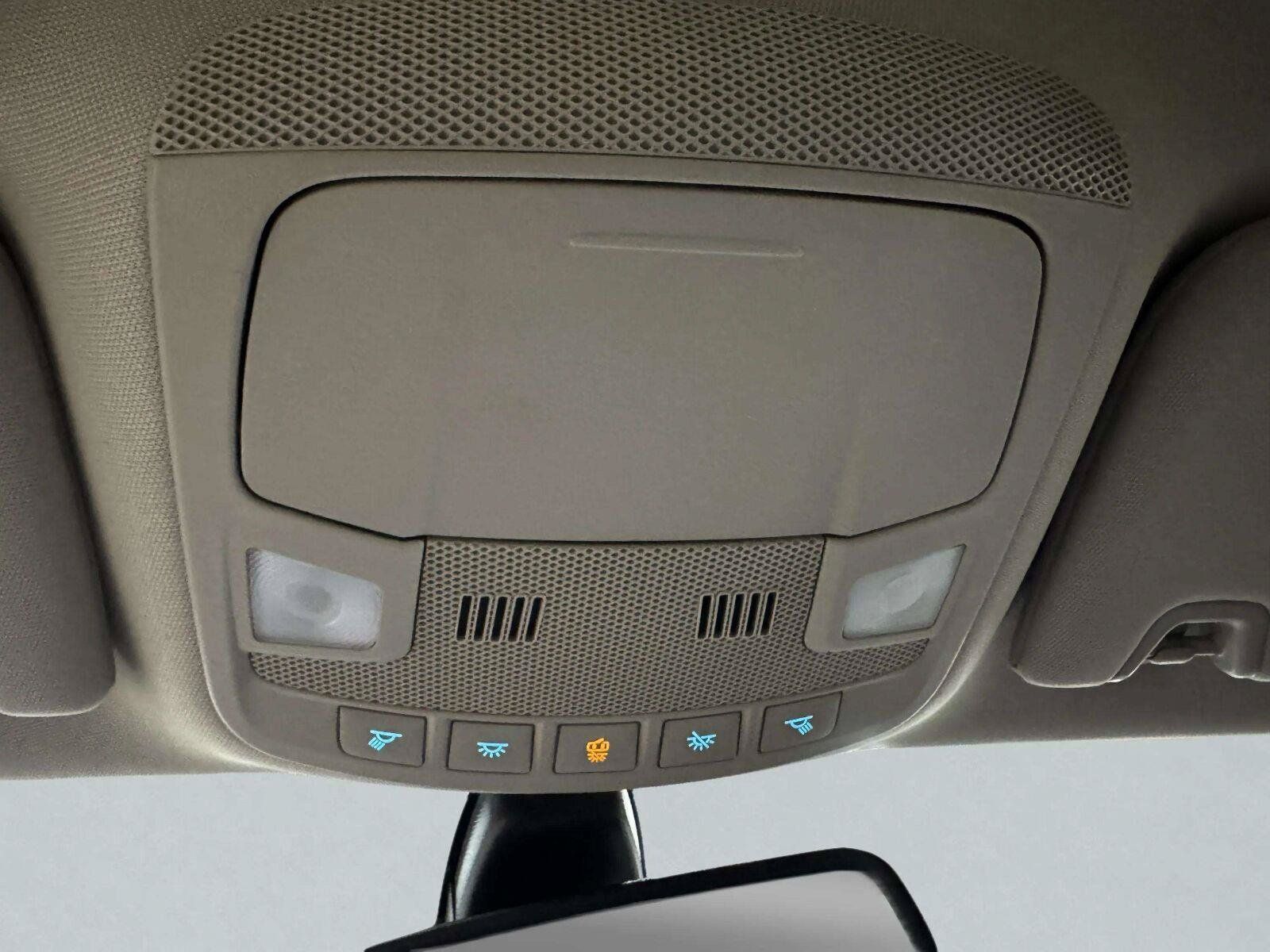 Used 2020 Ford Fusion SE FWD image 30