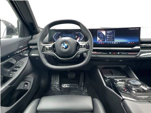 Used 2025 BMW 530i RWD image 38