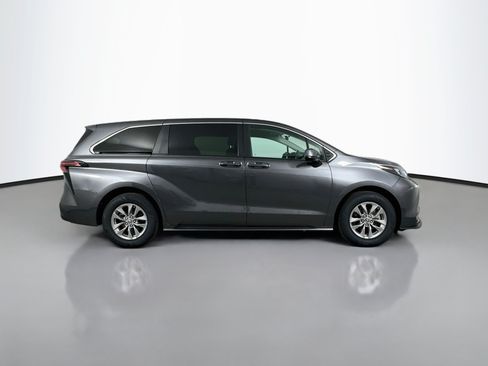 Certified 2025 Toyota Sienna LE FWD image 8