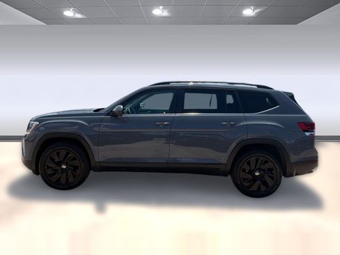Used 2026 Volkswagen Atlas SE FWD image 2