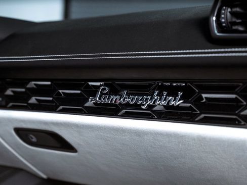 Used 2024 Lamborghini Huracan EVO AWD/4WD image 29