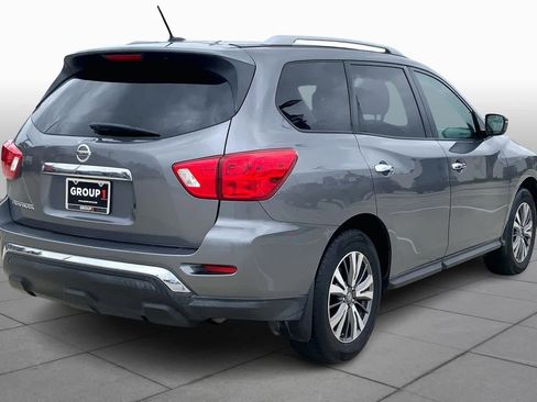 Used 2017 Nissan Pathfinder S image 12