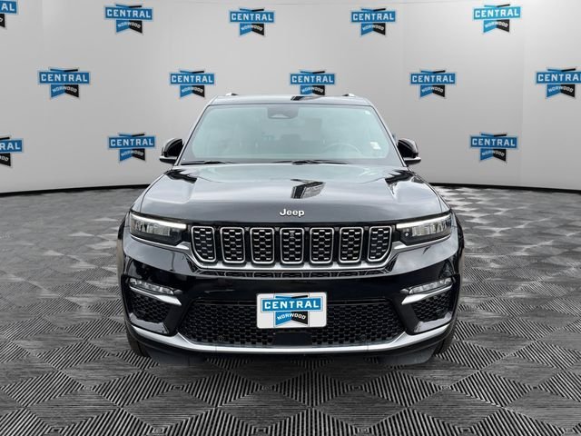 Certified 2023 Jeep Grand Cherokee Summit w/ Luxury Tech Group V AWD/4WD image 8