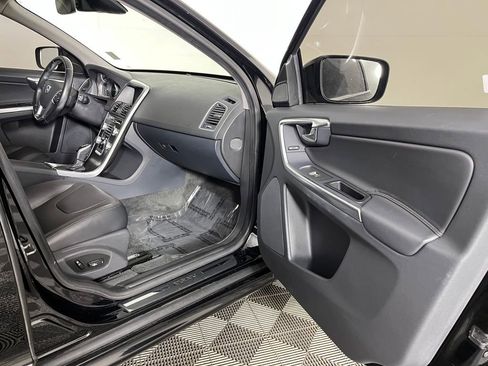 Used 2016 Volvo XC60 T5 Premier image 16