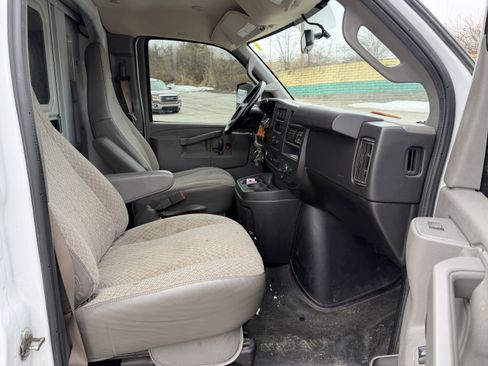 Used 2021 GMC Savana 3500 w/ Power Convenience Package image 9