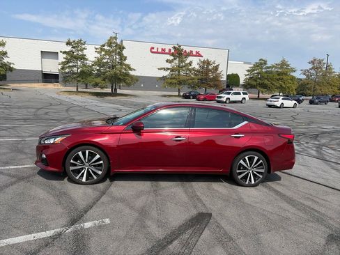 Used 2019 Nissan Altima 2.5 Platinum AWD/4WD image 3